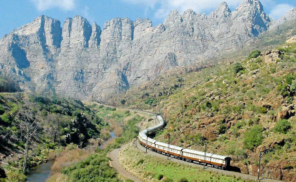 Like a centipede across the landscape, the Shongololo winds its way into the mountains. Like a centipede across the landscape, the Shongololo winds its way into the mountains.